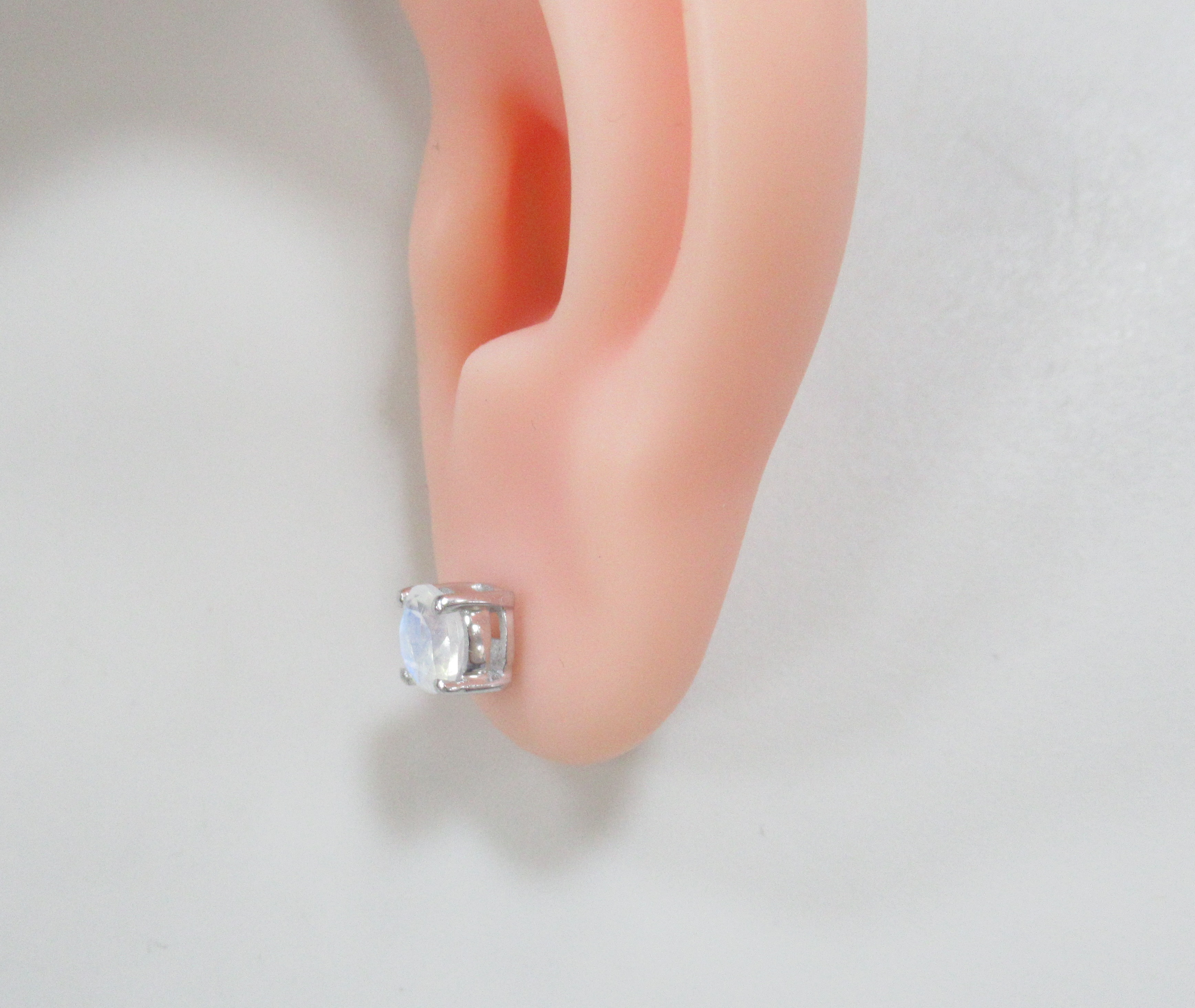 Серебряные серьги-пусеты с лунными камнями